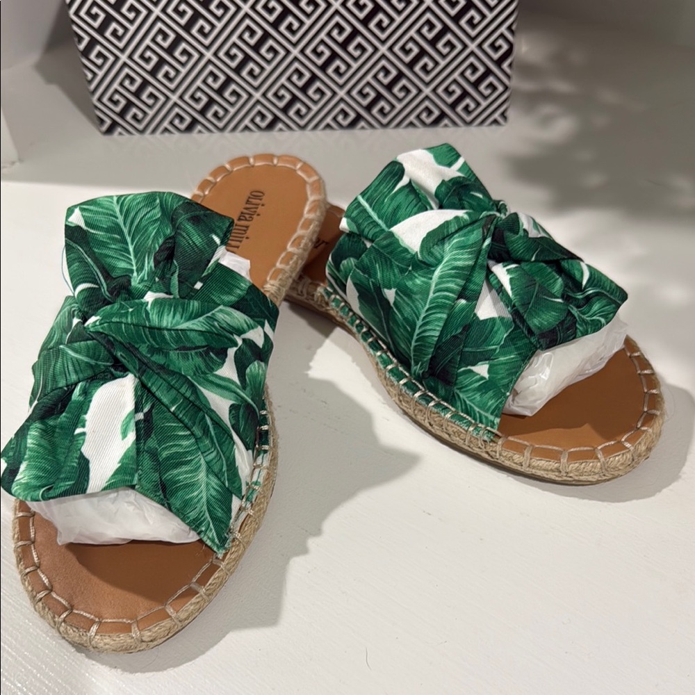 Women's Green Leaf Print Sandals